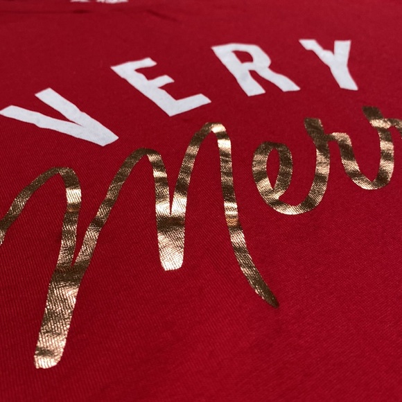 🎉HP🎉 Old Navy Very Merry Graphic Tee 💗 Red White & Gold - Picture 8 of 12